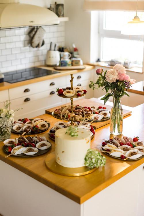 Candytable auf einer Hochzeit in Königsbronn mit Hochzeitstorte